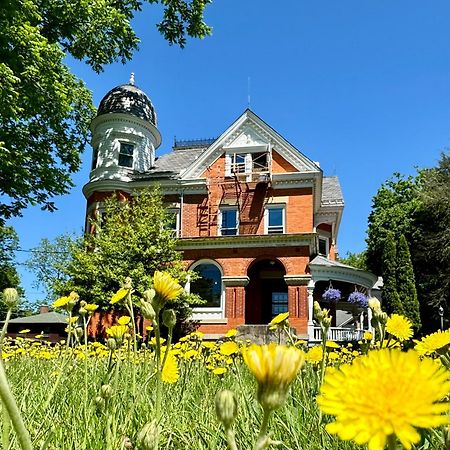 The Edwards Waterhouse Inn Fredonia 外观 照片