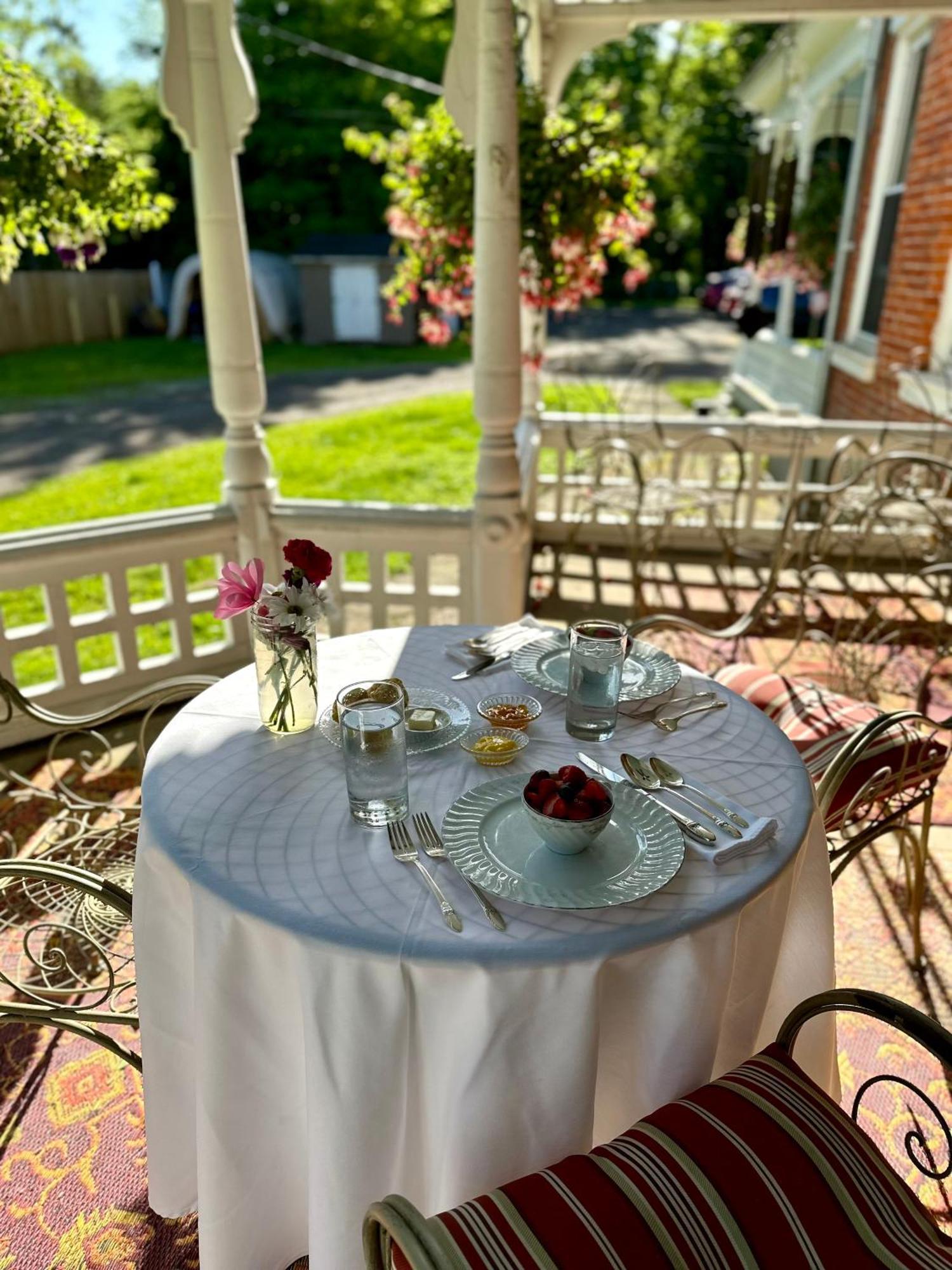 The Edwards Waterhouse Inn Fredonia 外观 照片