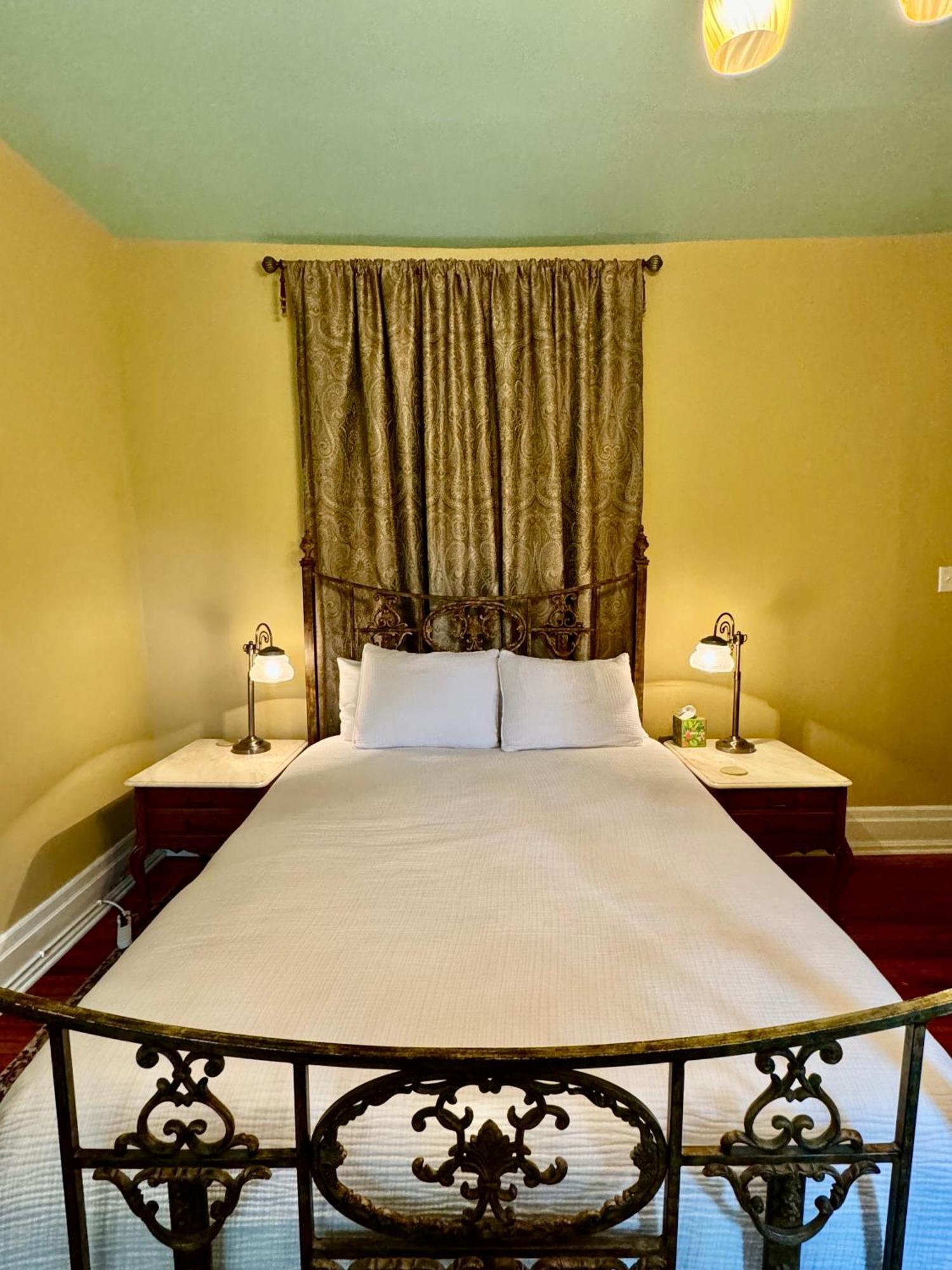 The Edwards Waterhouse Inn Fredonia 外观 照片