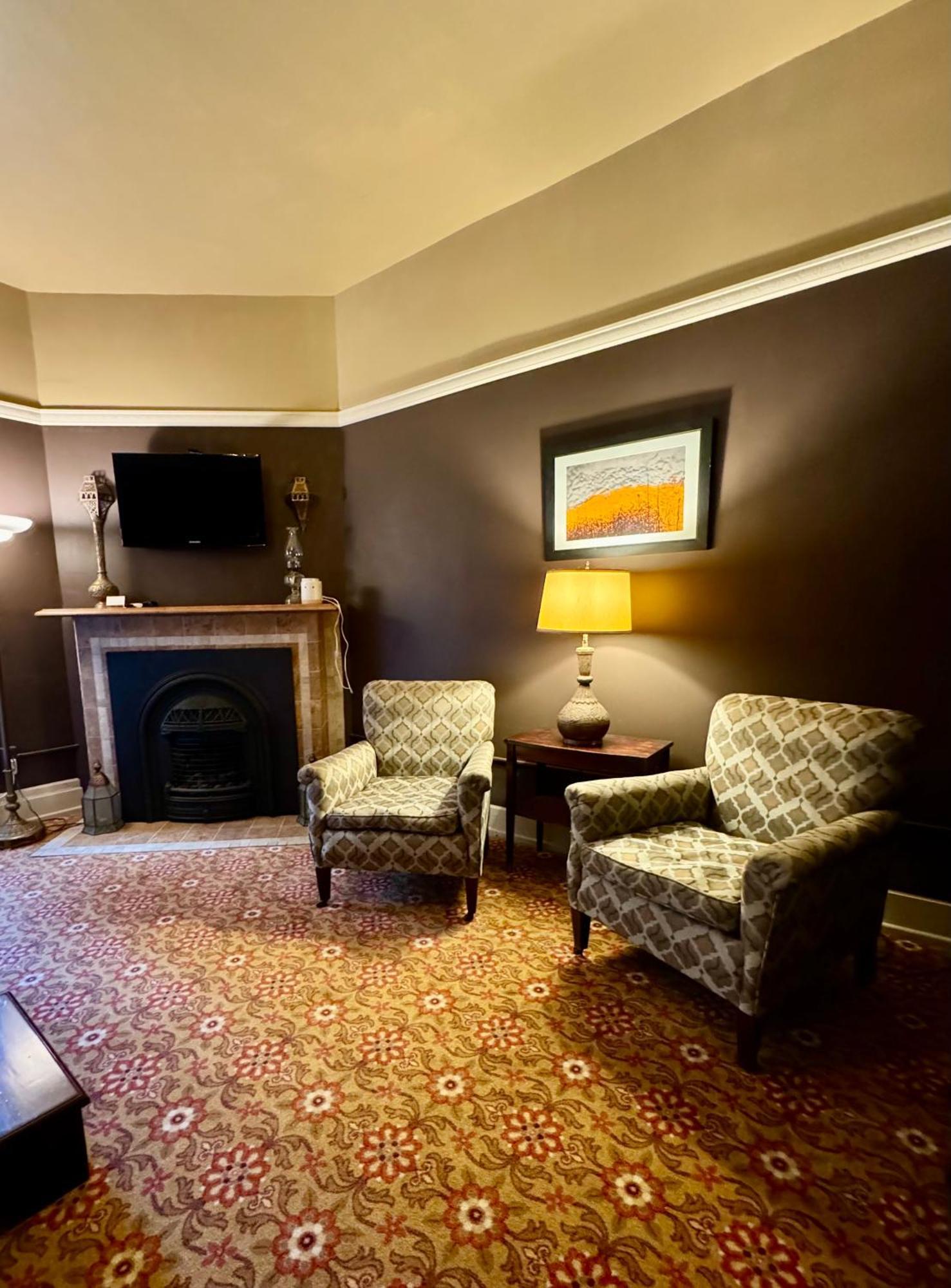 The Edwards Waterhouse Inn Fredonia 外观 照片