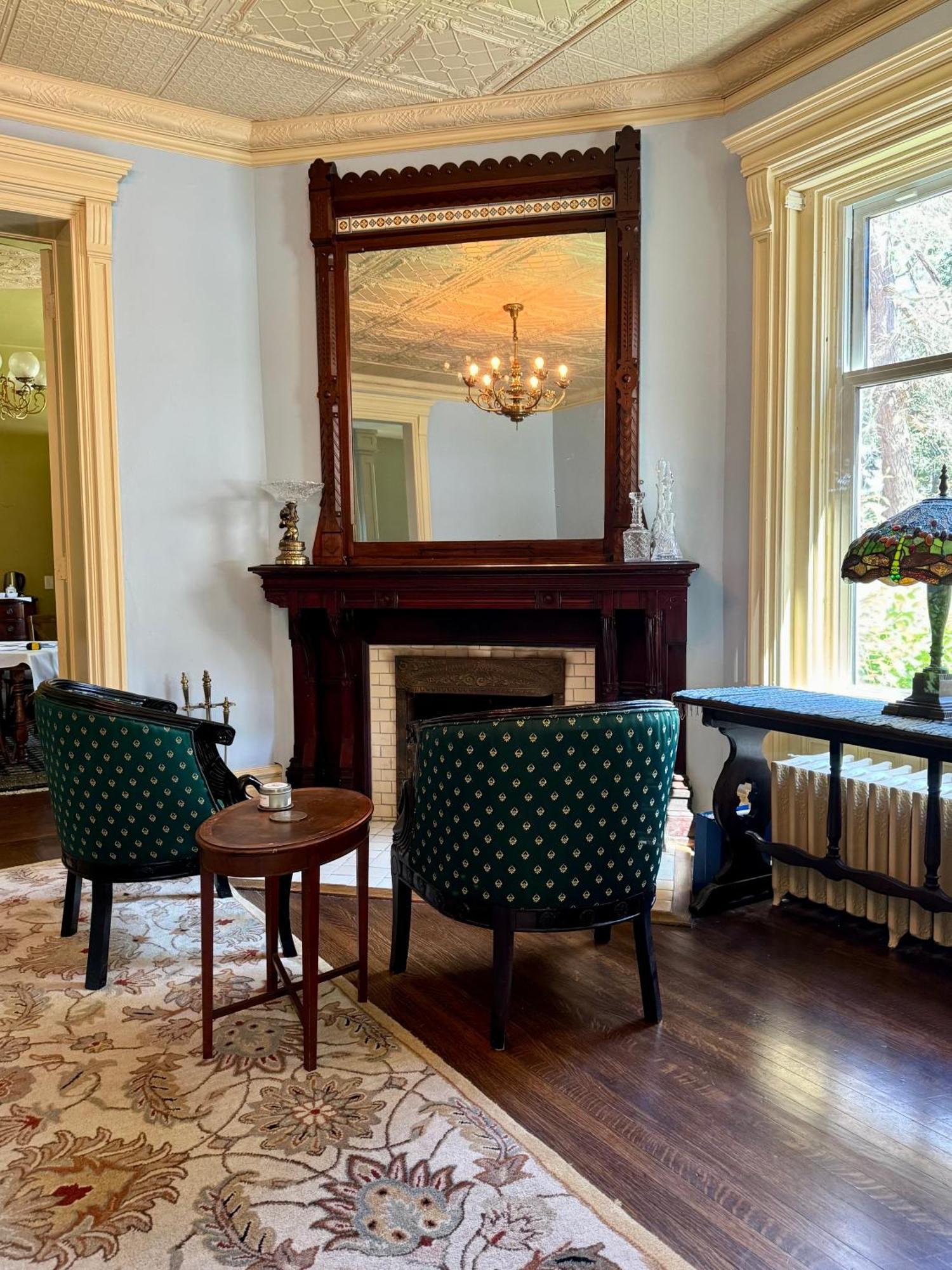 The Edwards Waterhouse Inn Fredonia 外观 照片