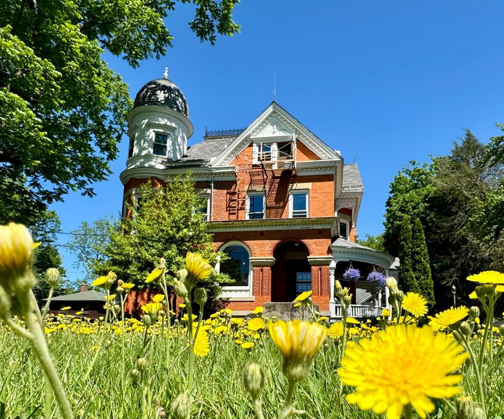 The Edwards Waterhouse Inn Fredonia 外观 照片