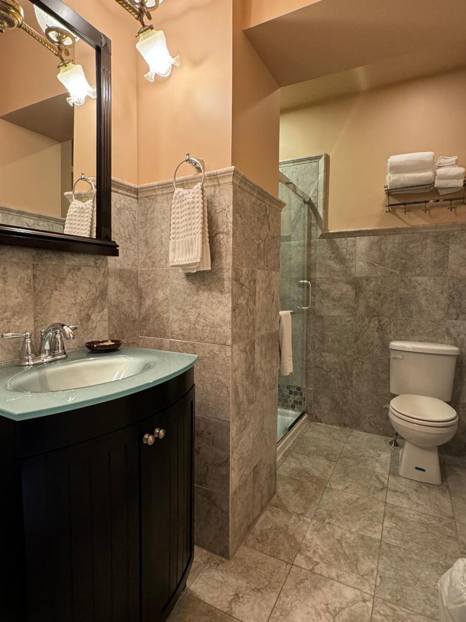 The Edwards Waterhouse Inn Fredonia 外观 照片