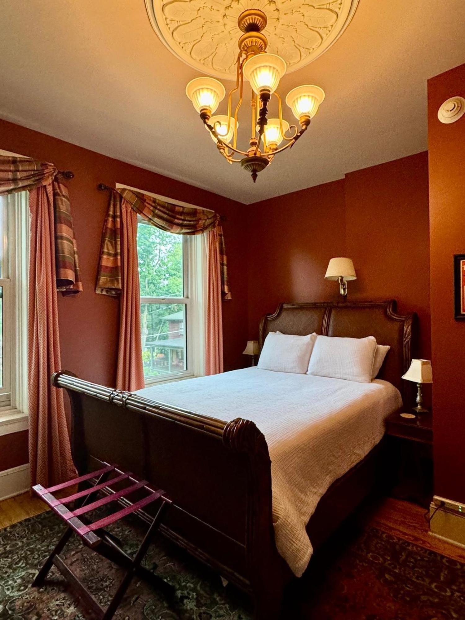 The Edwards Waterhouse Inn Fredonia 外观 照片